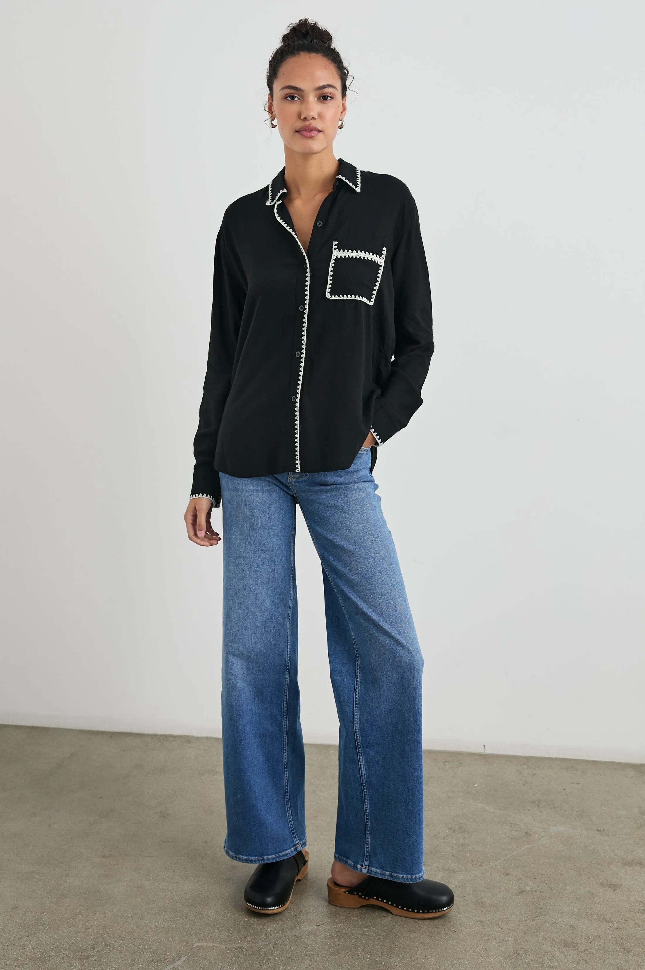 CHARLI SHIRT - BLACK BLANKET STITCH