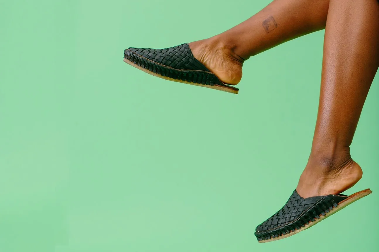 Woven Slide in Charcoal